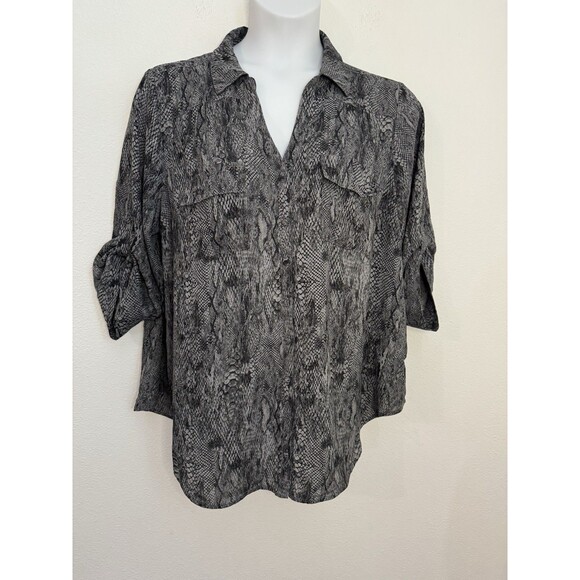 torrid Tops - Torrid Womens Georgette Blouse Top Button Front 2 2X Snake Skin Gray Chiffon EUC